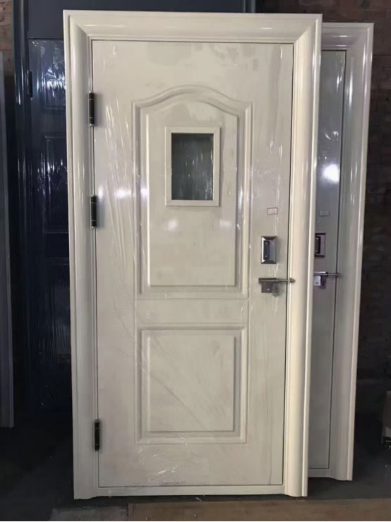 玛纳斯学校教室门