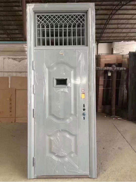 玛纳斯学校教室门