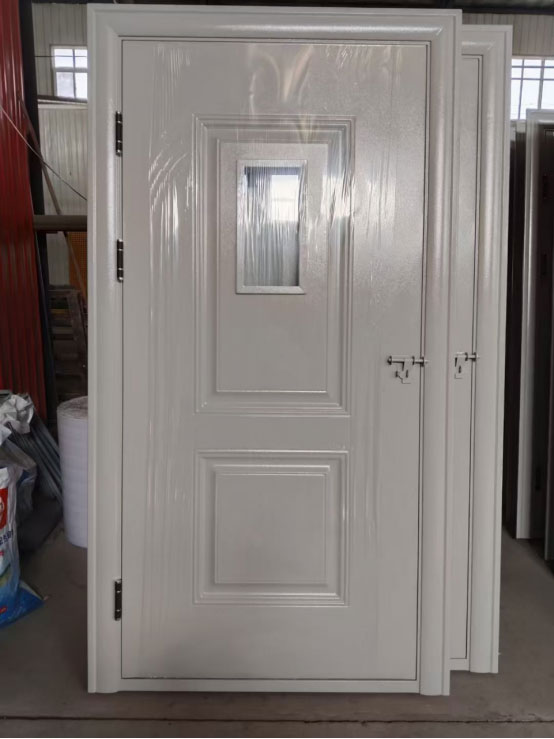 玛纳斯学校教室门