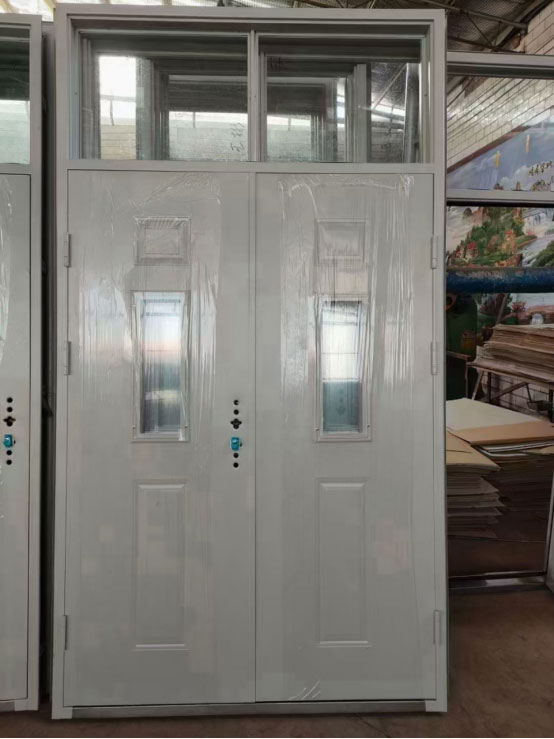 玛纳斯学校教室门