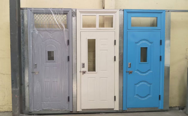 玛纳斯学校教室门