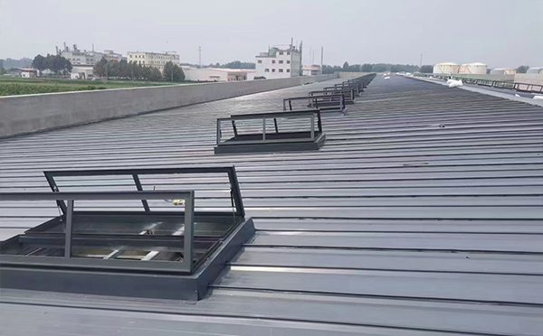 某中学室内体育馆玛纳斯排烟窗改造项目