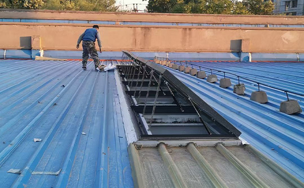 某区域性物流仓储中心玛纳斯排烟窗系统安装项目